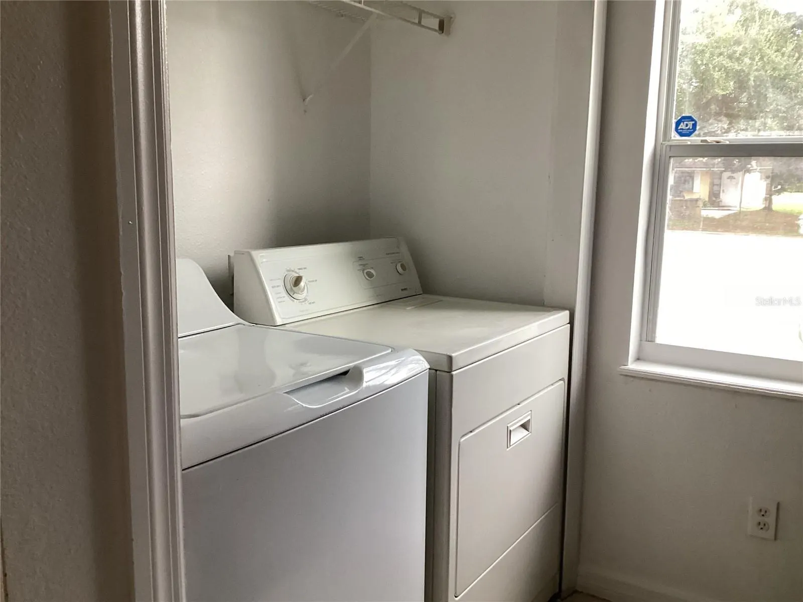 105 BOOTH LN #B #B