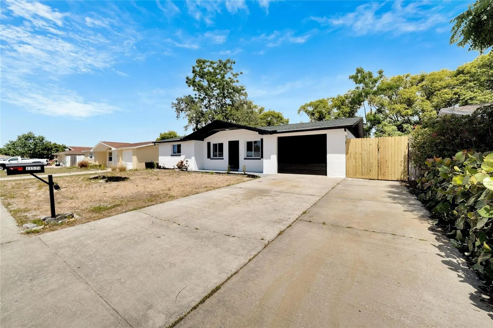 11524 NEWELL DR