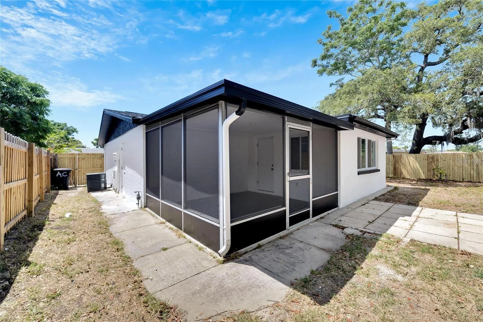11524 NEWELL DR