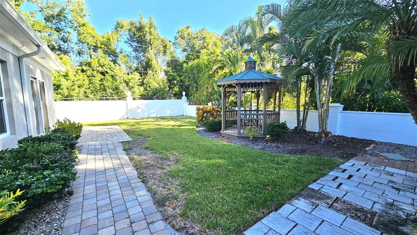 18 GOLF VIEW DR