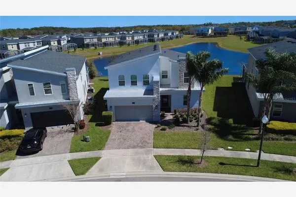 345 OCEAN COURSE AVE
