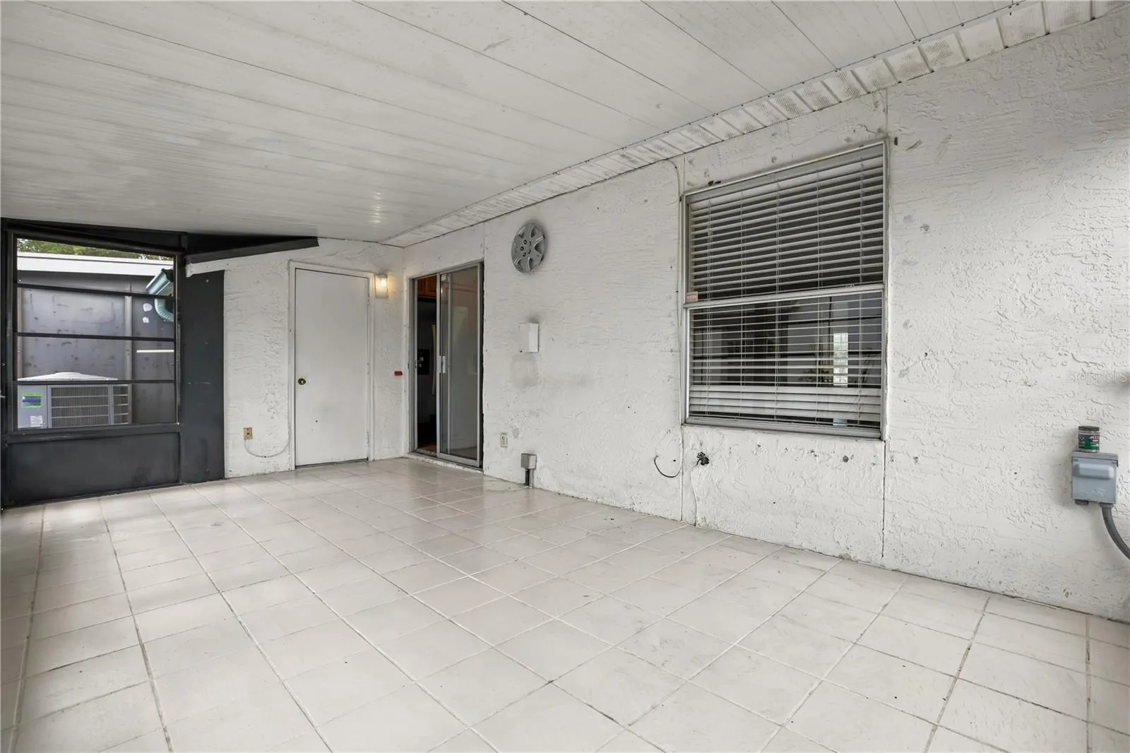 3220 HEMPSTEAD AVE