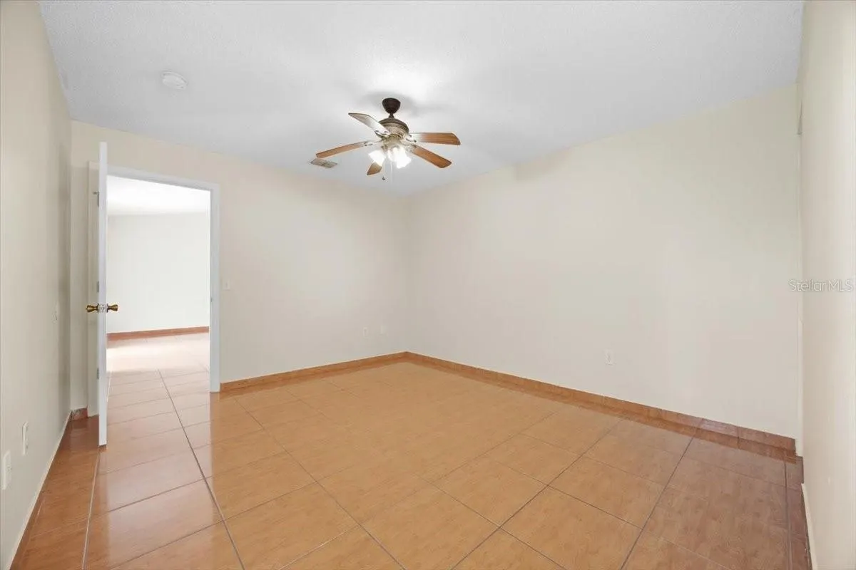 718 PINCON LN