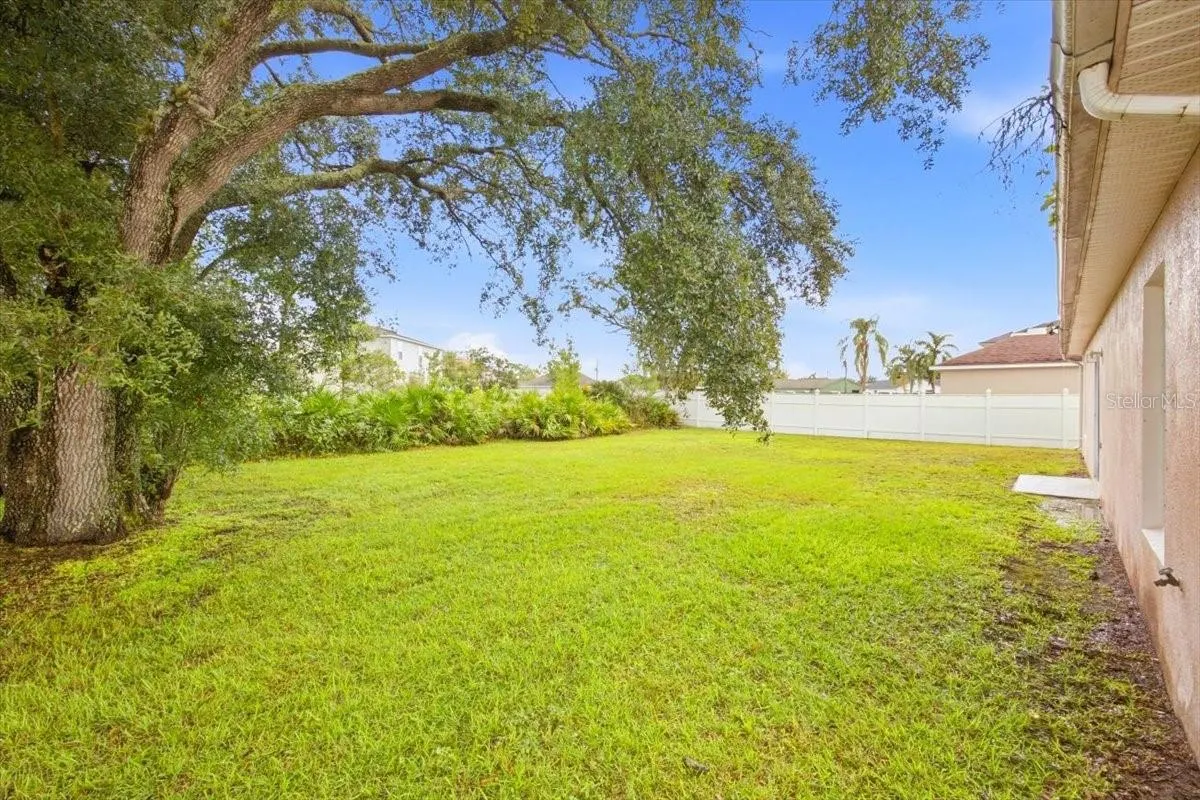 718 PINCON LN