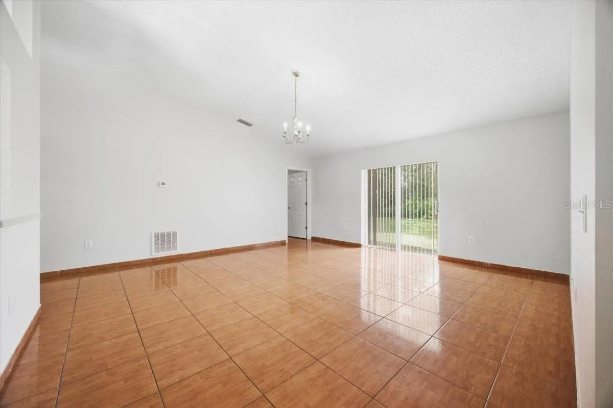 718 PINCON LN