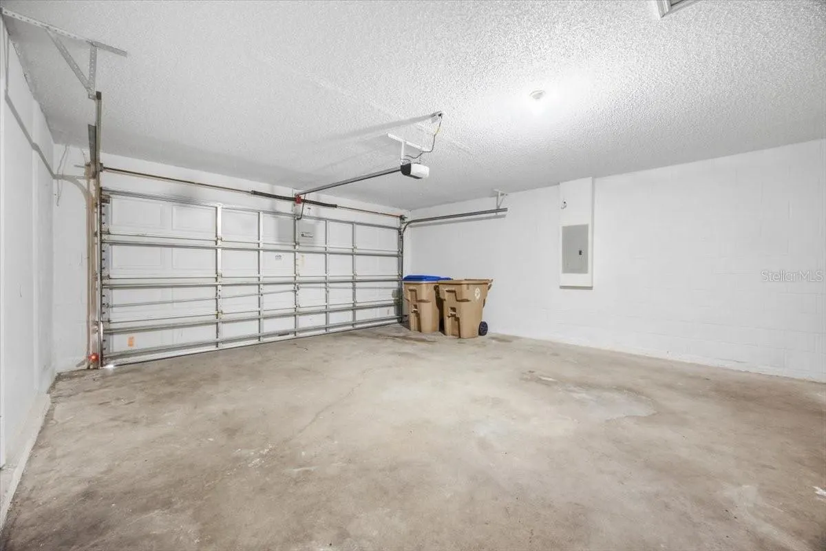 718 PINCON LN