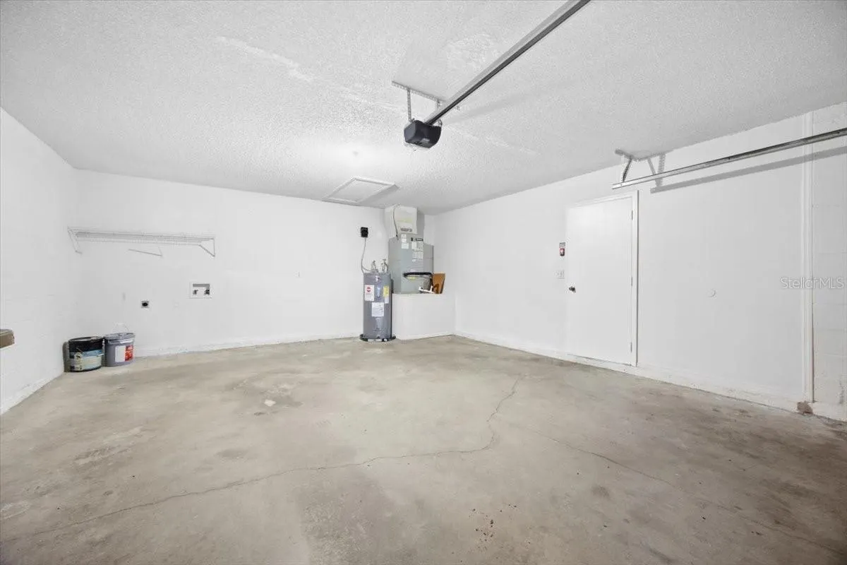 718 PINCON LN