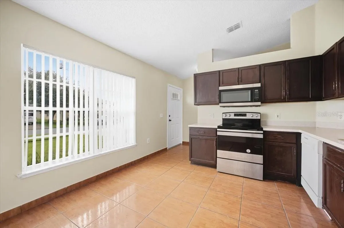 718 PINCON LN