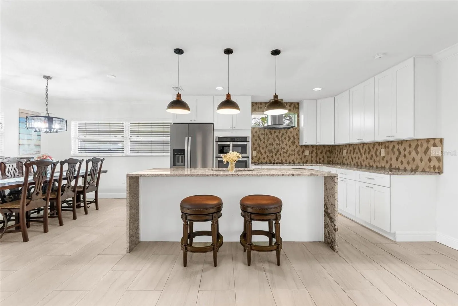 125 CARLYLE DR