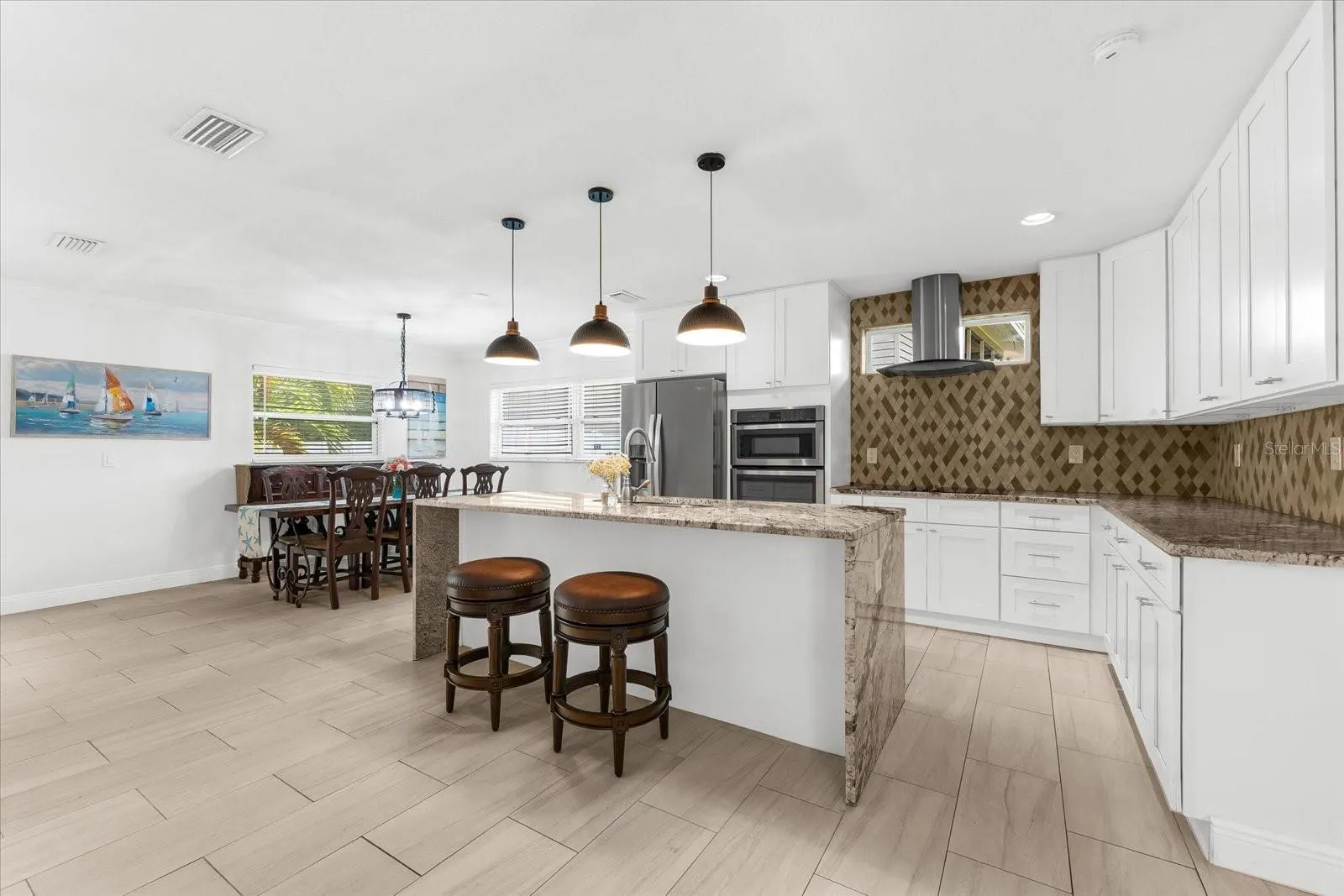 125 CARLYLE DR