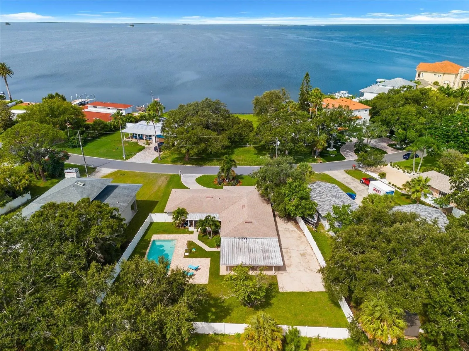 125 CARLYLE DR