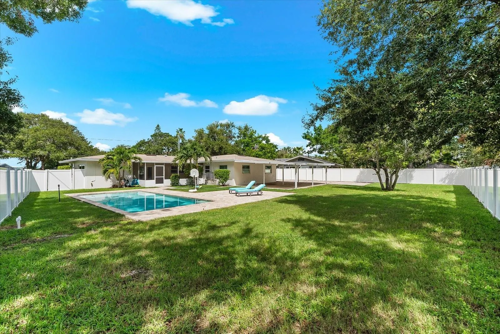 125 CARLYLE DR