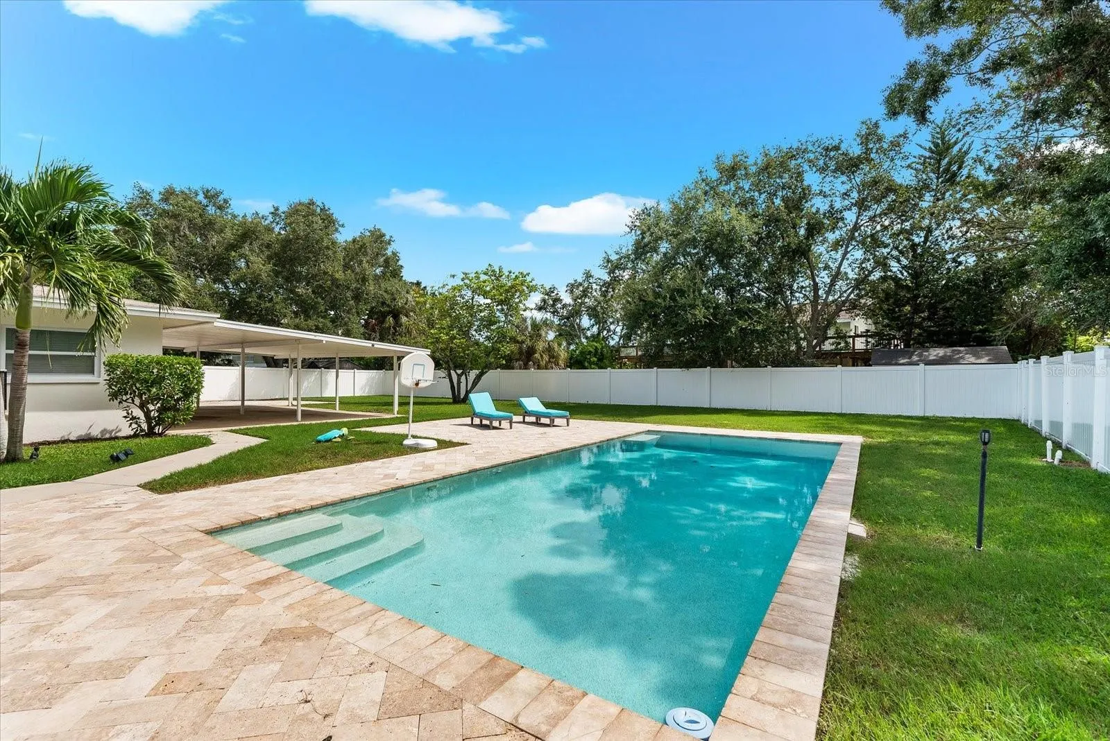 125 CARLYLE DR