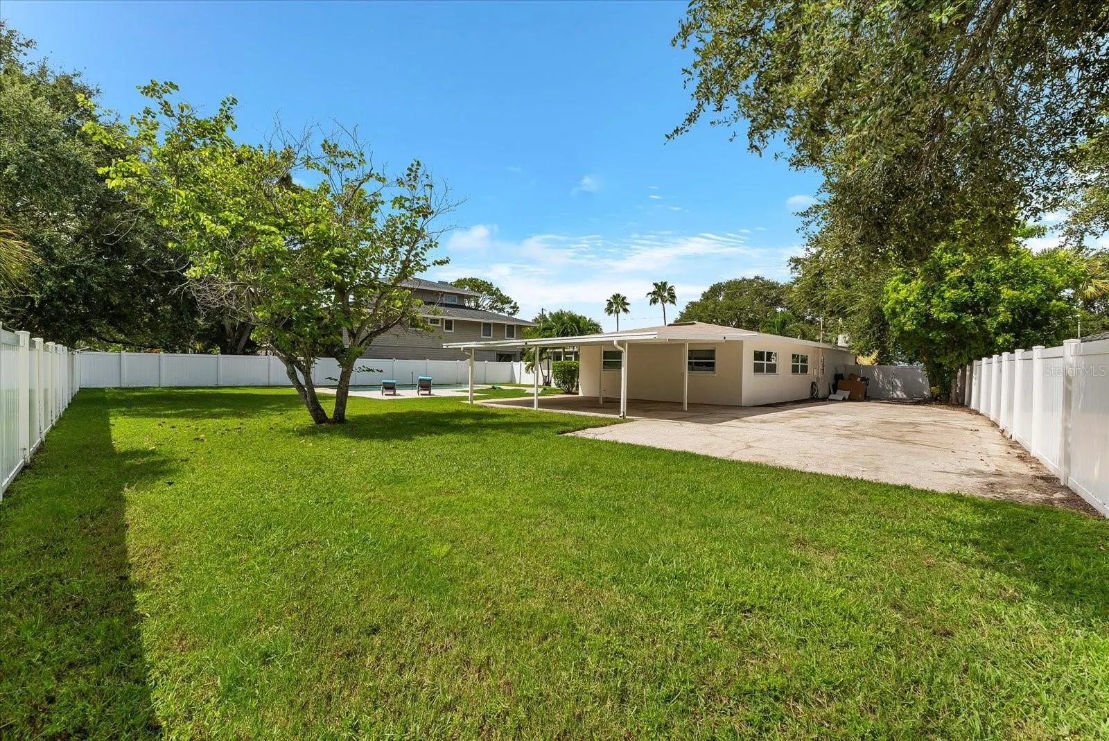 125 CARLYLE DR