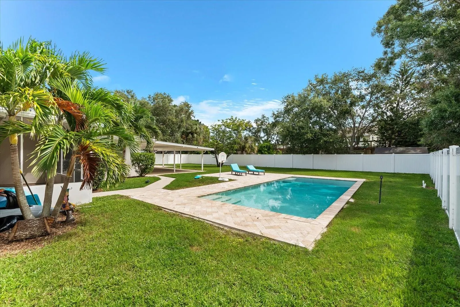 125 CARLYLE DR