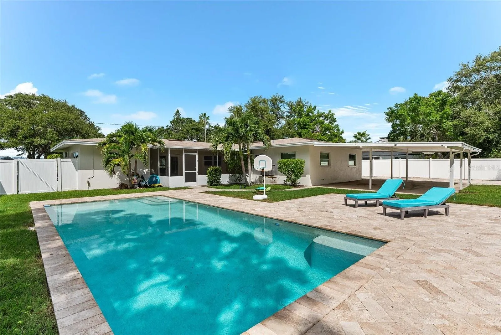 125 CARLYLE DR