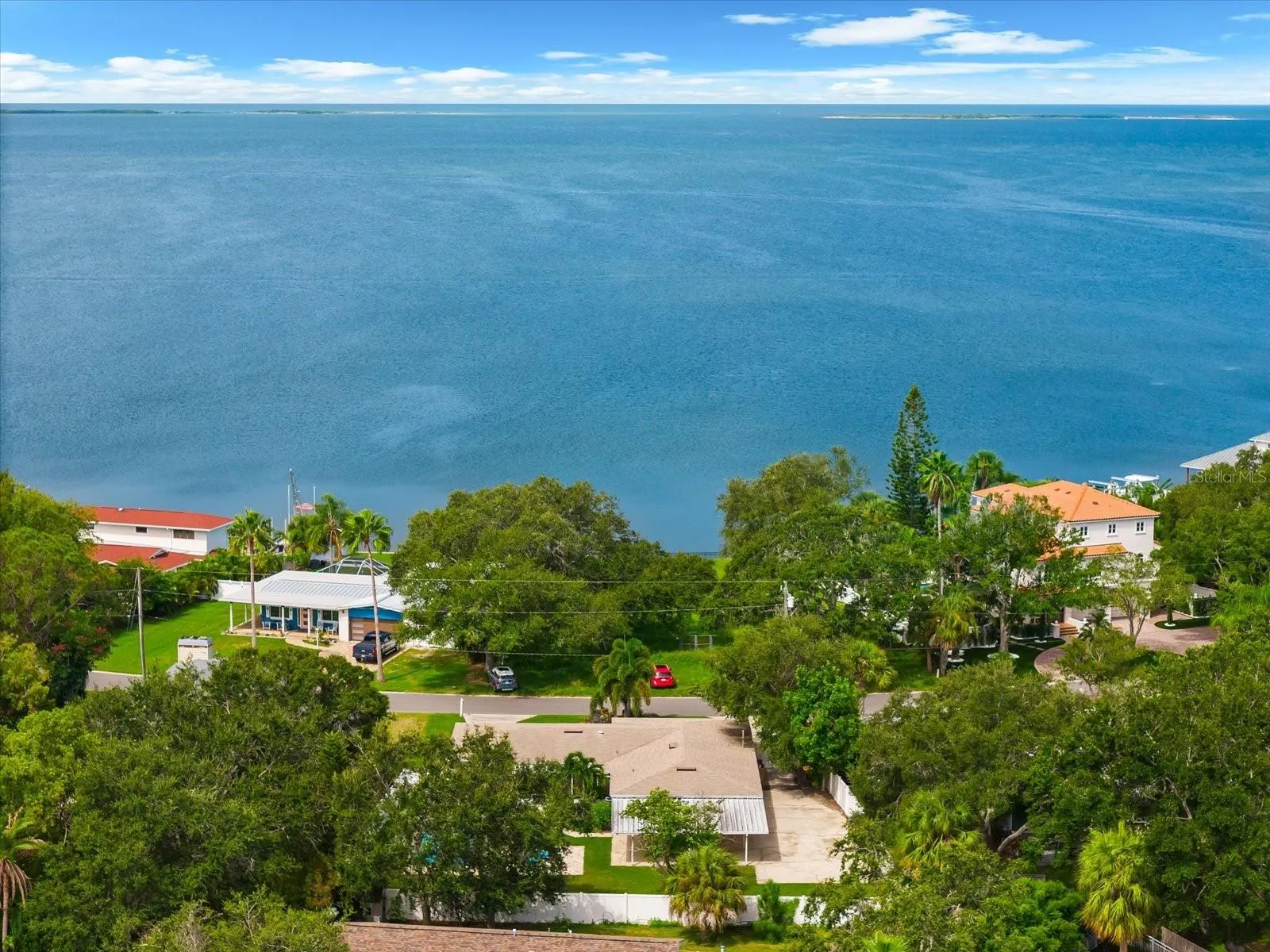 125 CARLYLE DR