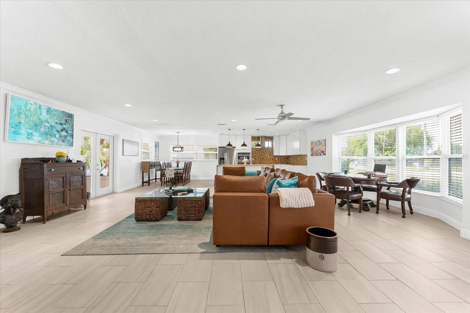 125 CARLYLE DR