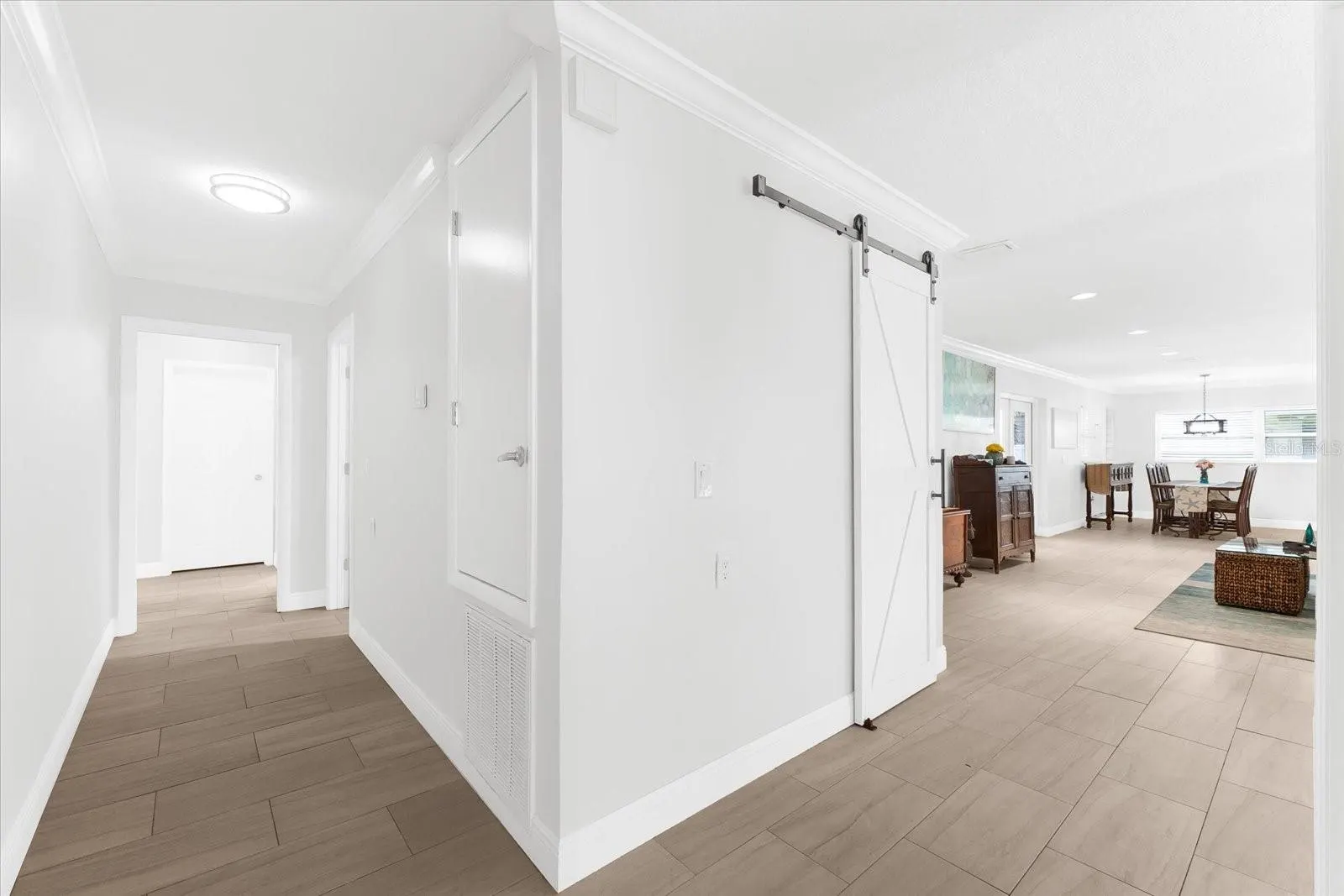 125 CARLYLE DR