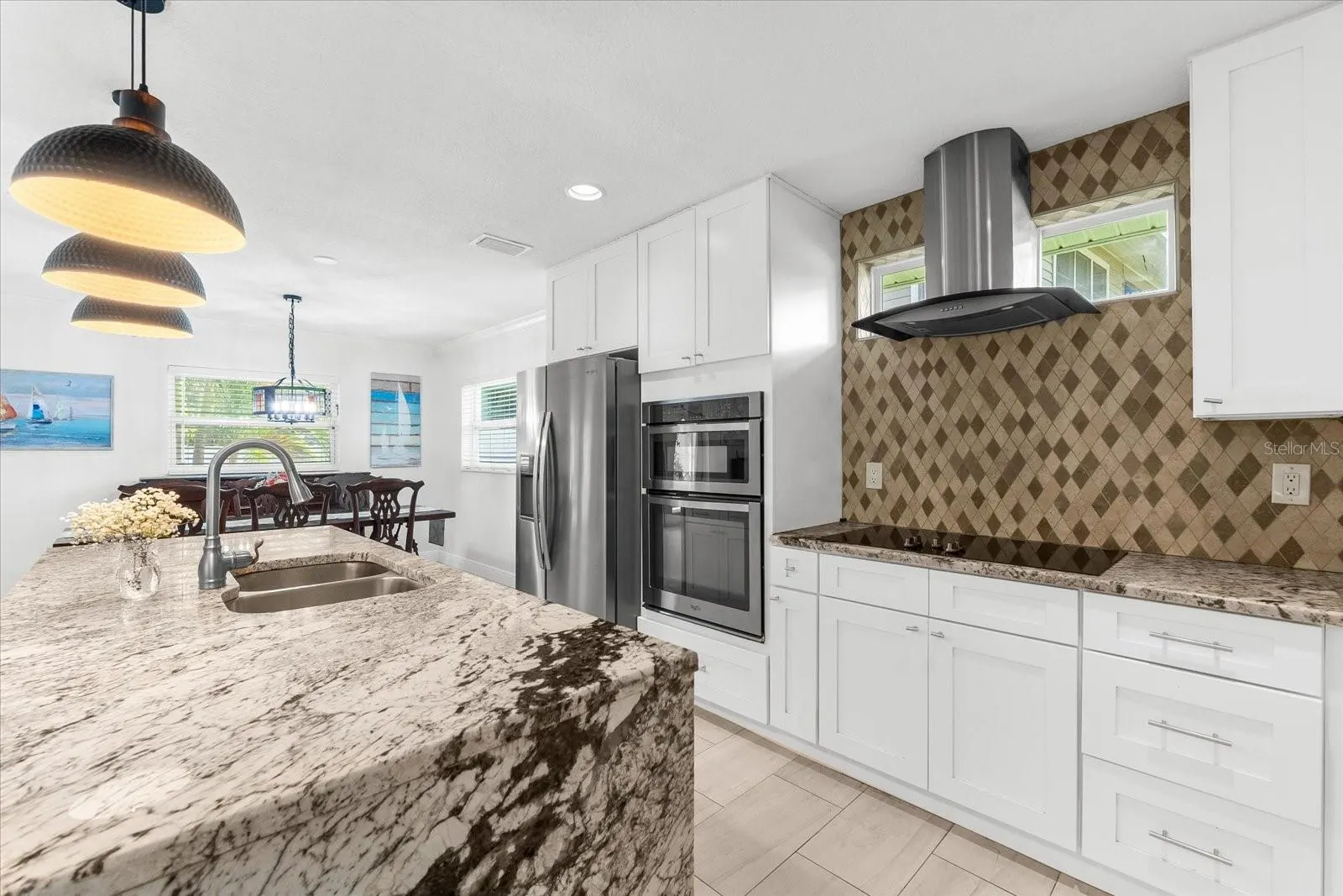 125 CARLYLE DR