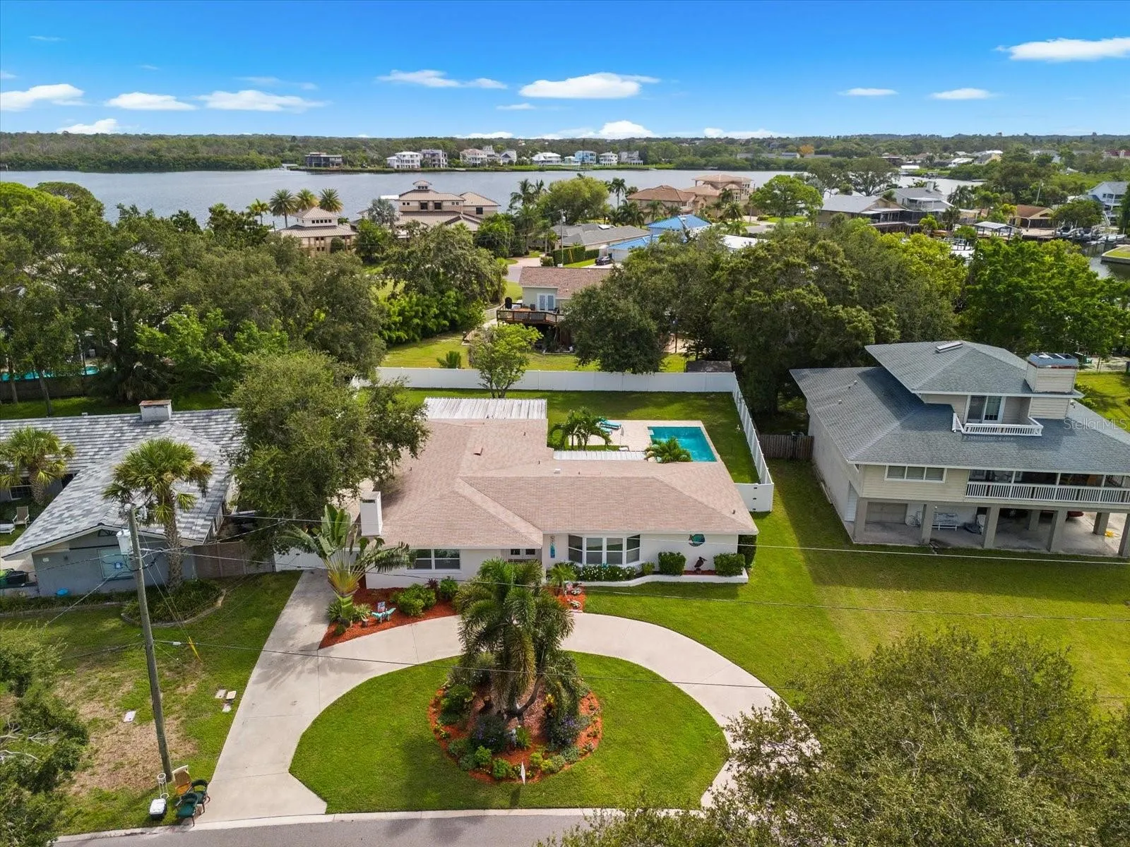 125 CARLYLE DR