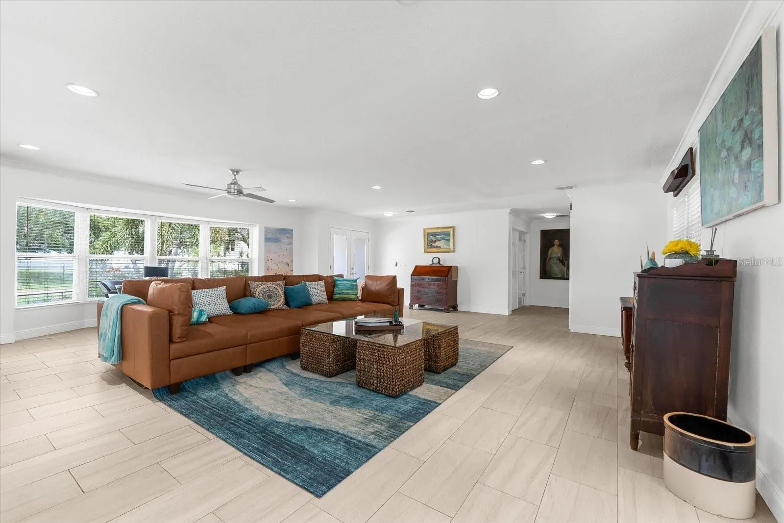 125 CARLYLE DR