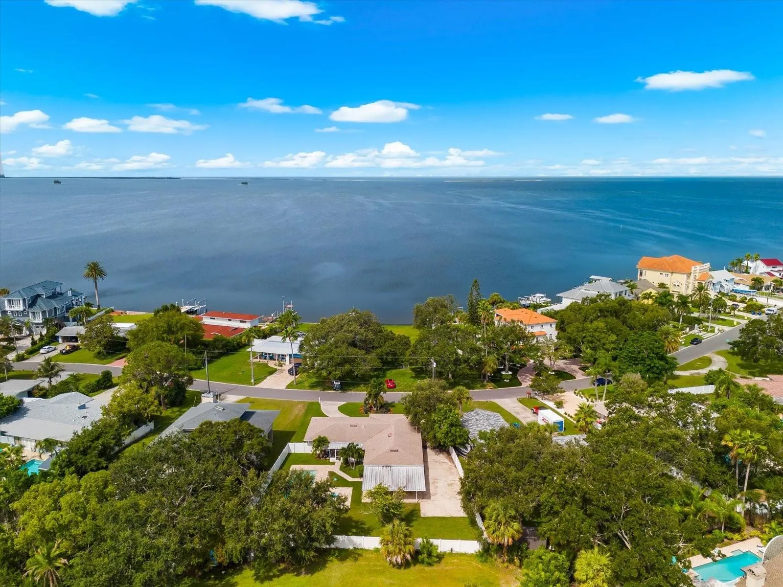 125 CARLYLE DR