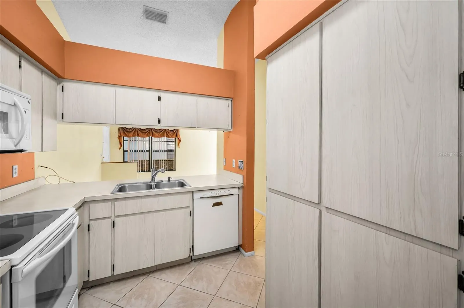 3500 MAGNOLIA RIDGE CIR #405, #405