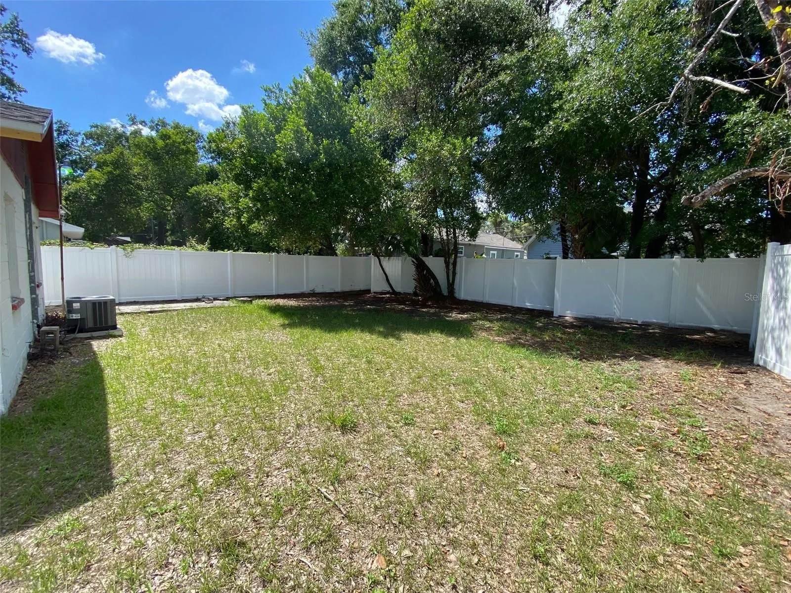 1810 E OSBORNE AVE