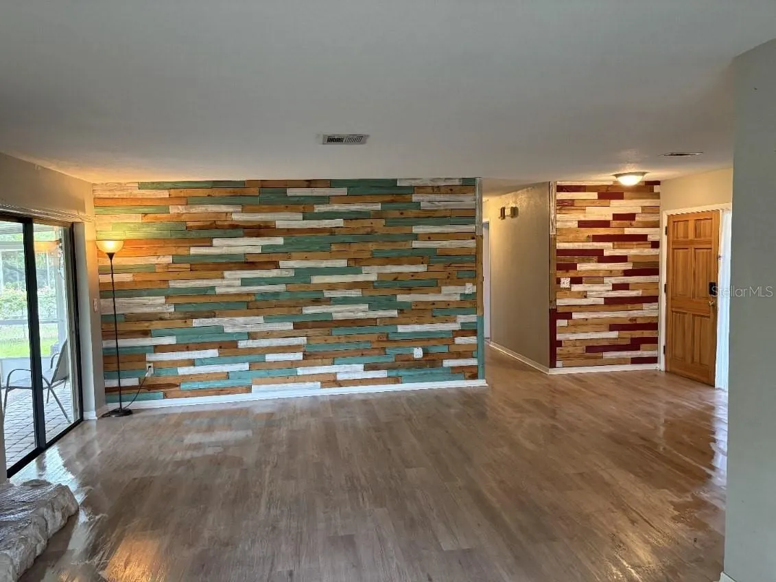 2123 WOODBURN LOOP S