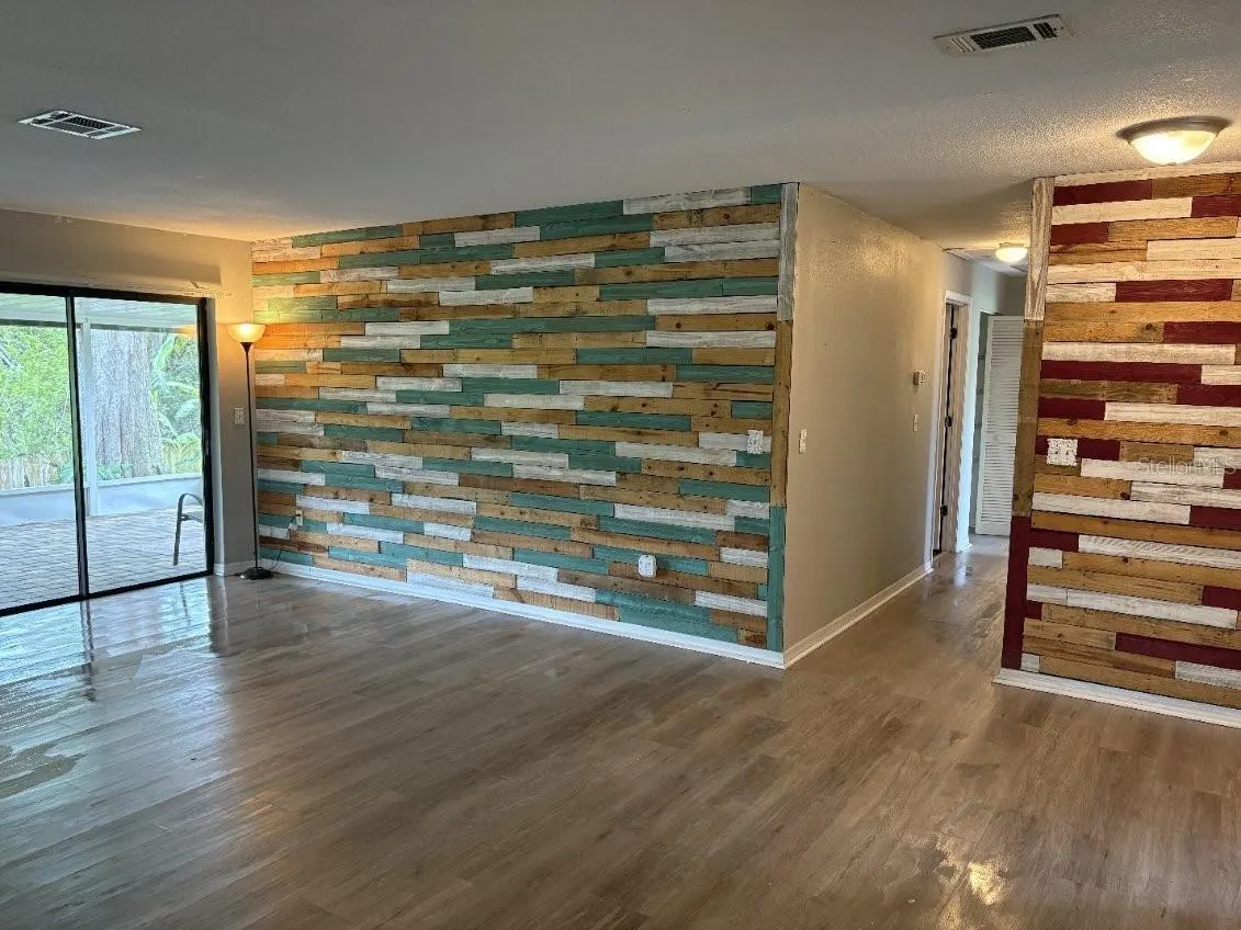 2123 WOODBURN LOOP S