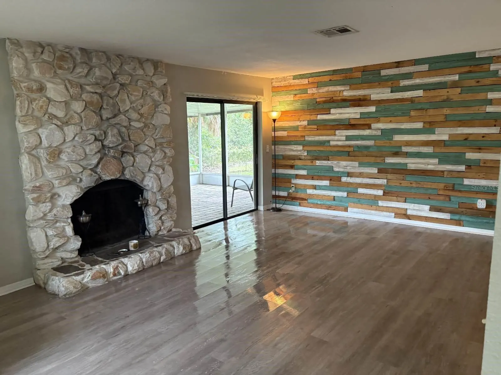 2123 WOODBURN LOOP S