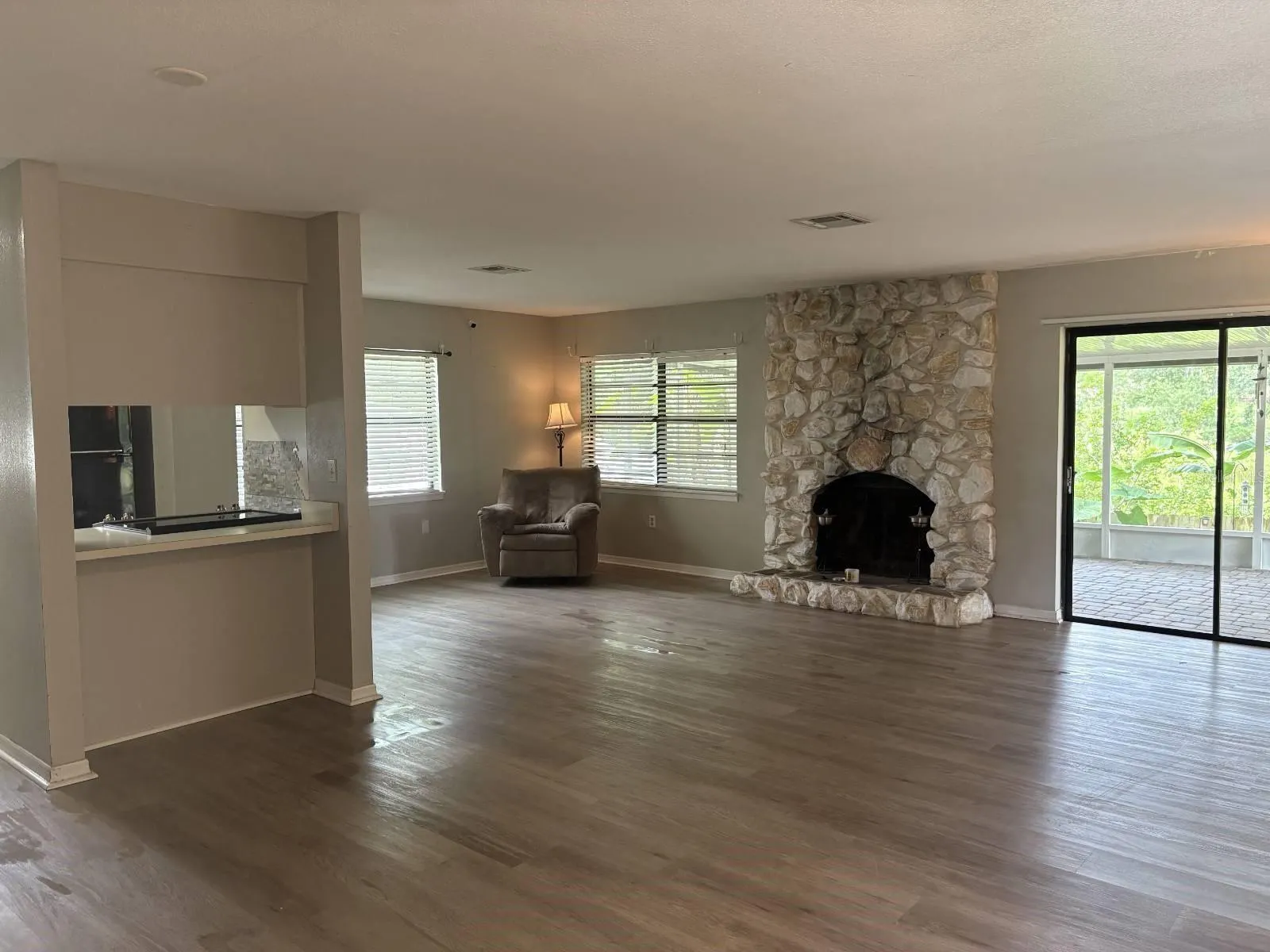 2123 WOODBURN LOOP S
