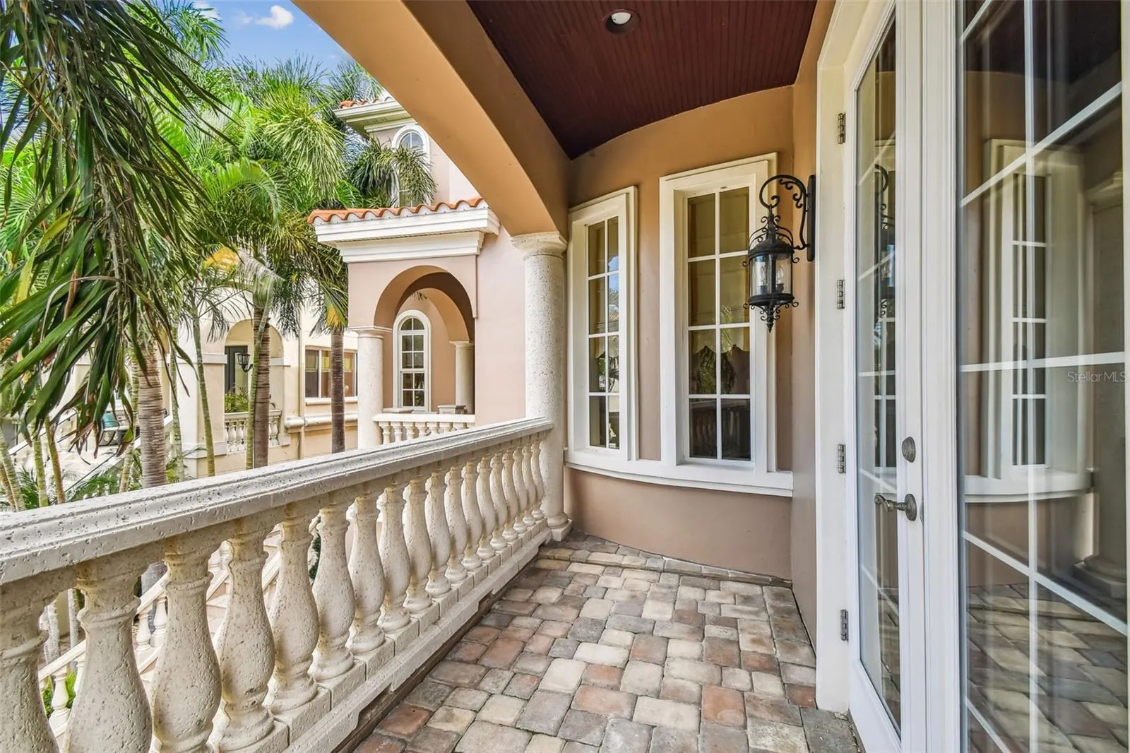 2802 BAYPOINTE CIR