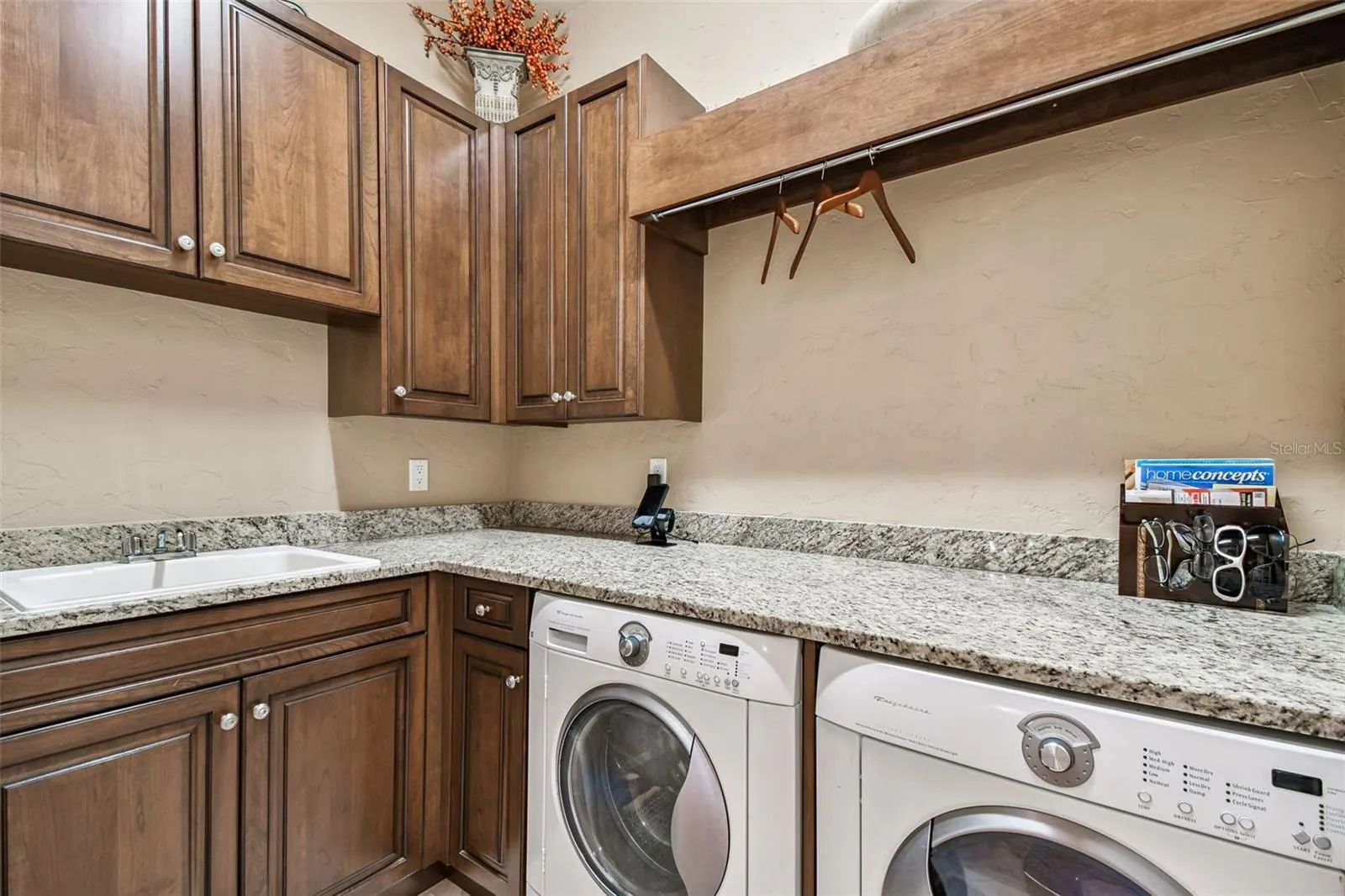 2802 BAYPOINTE CIR