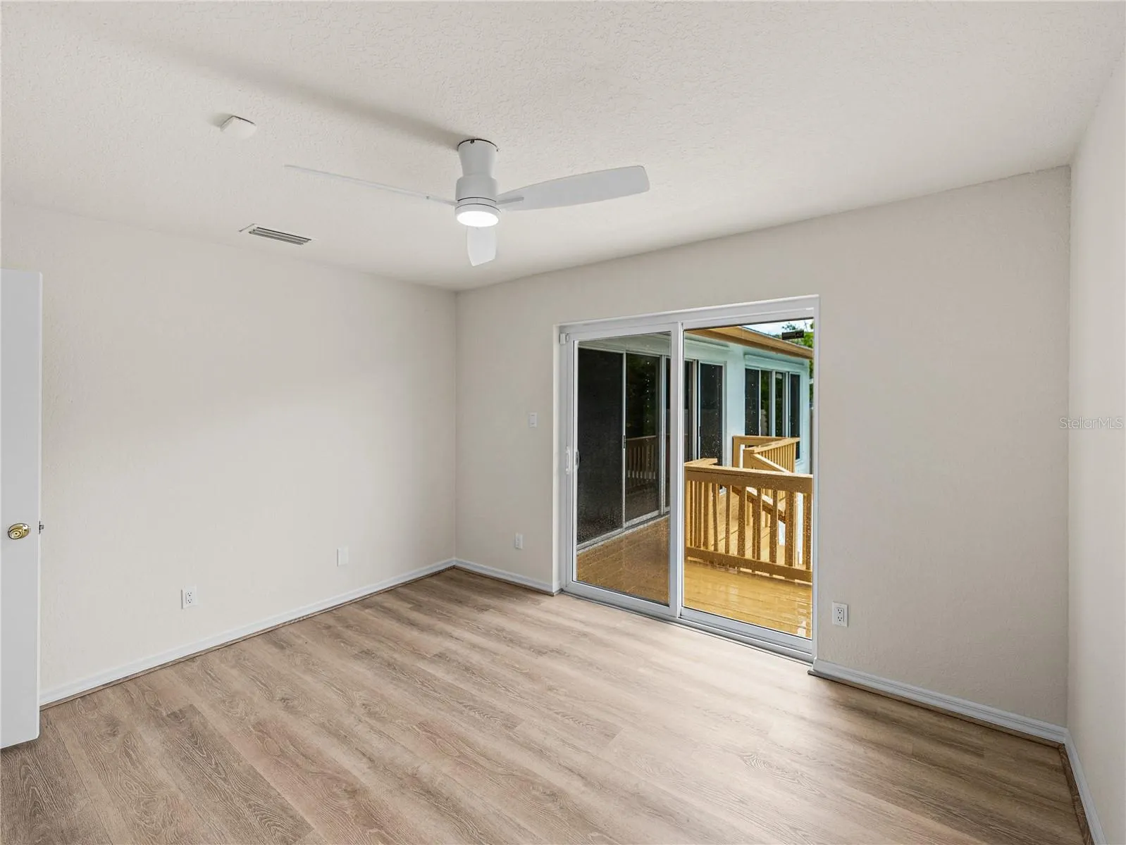 366 6TH AVE N