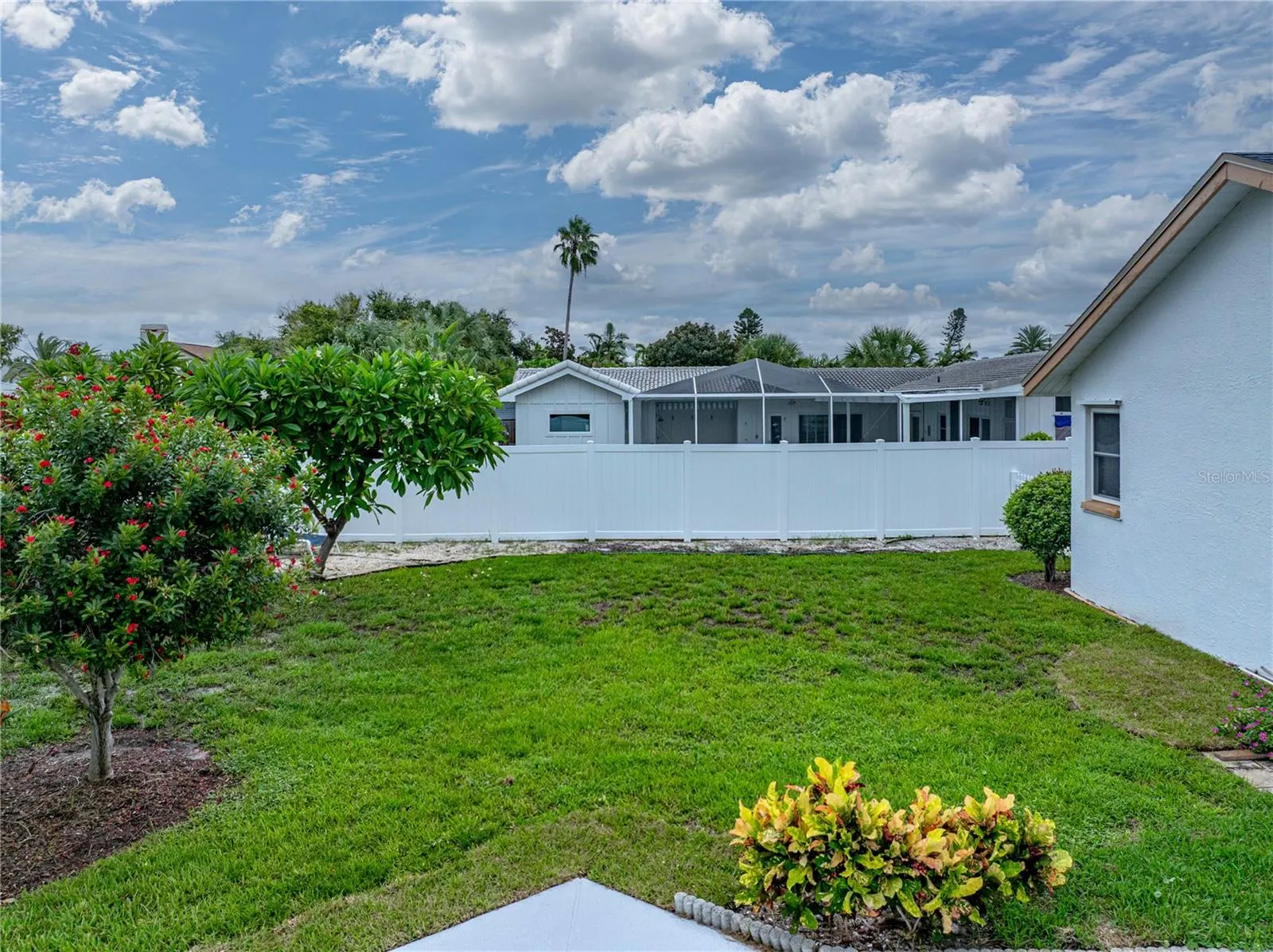 366 6TH AVE N