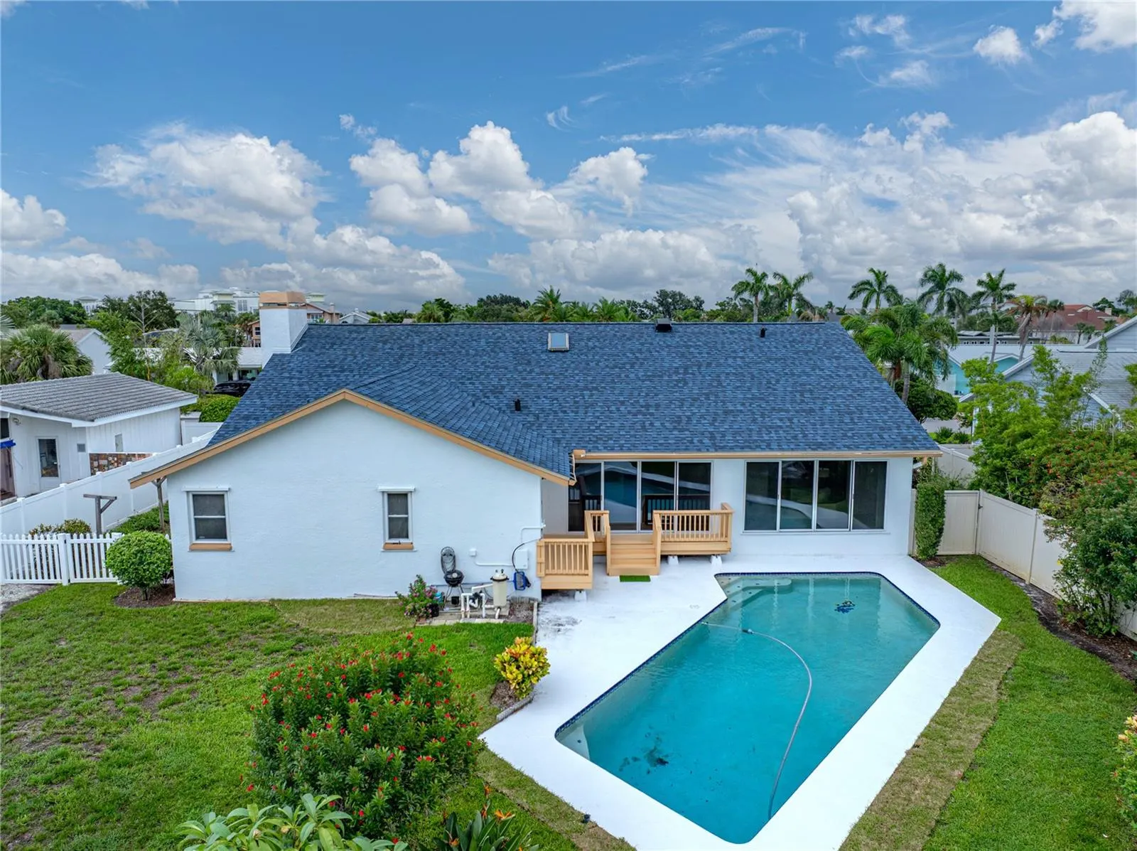 366 6TH AVE N
