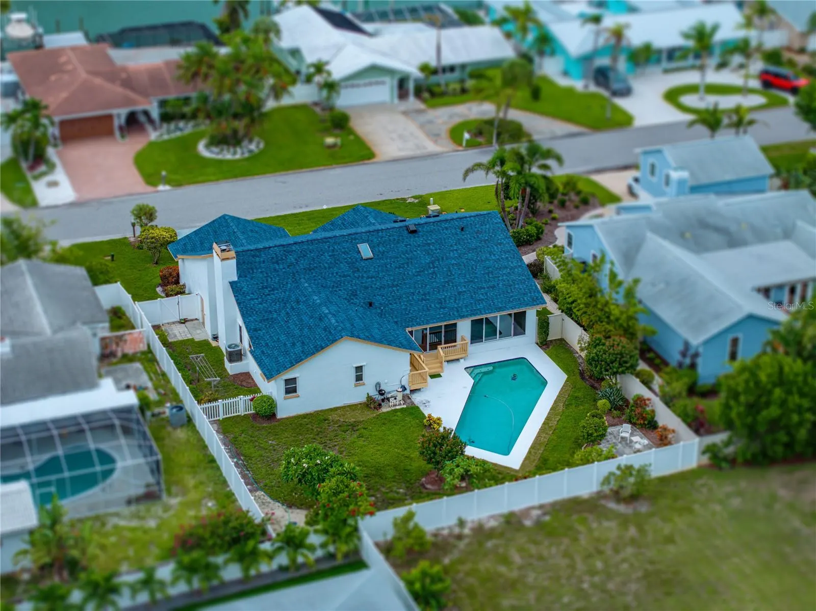 366 6TH AVE N