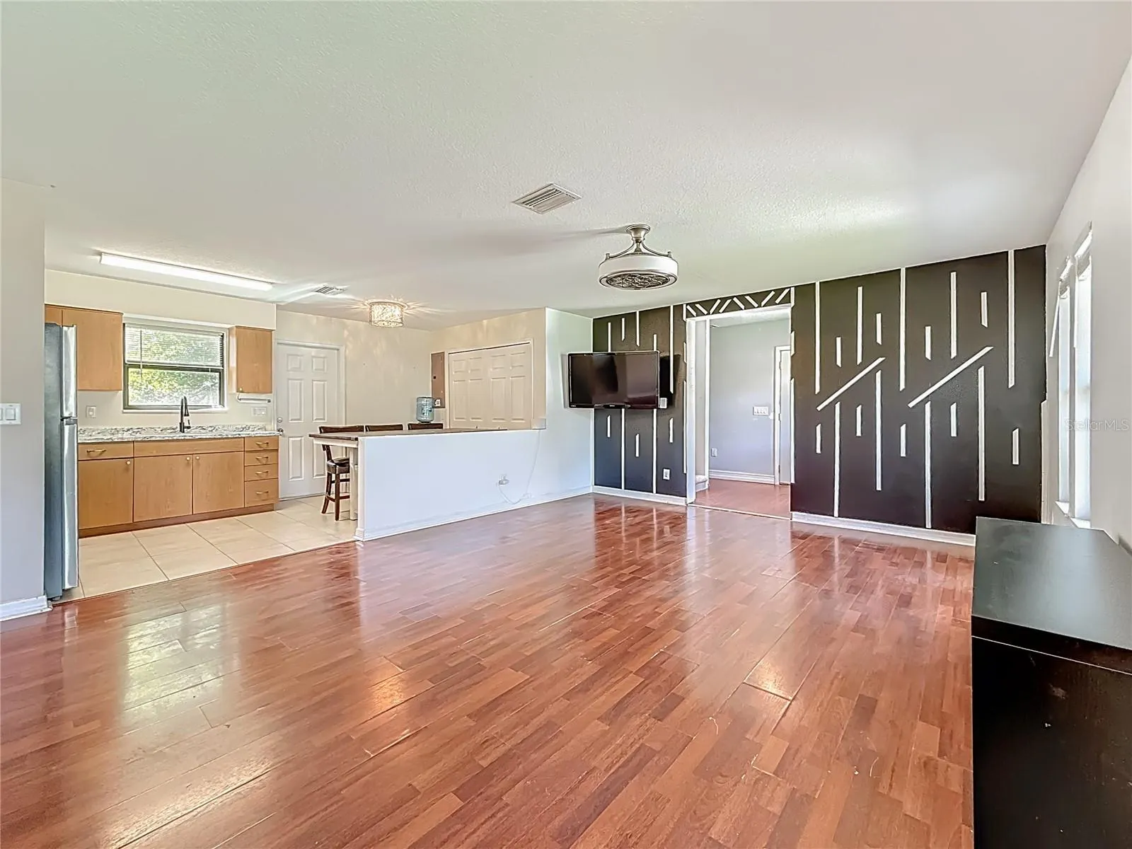 2372 18TH AVE SW