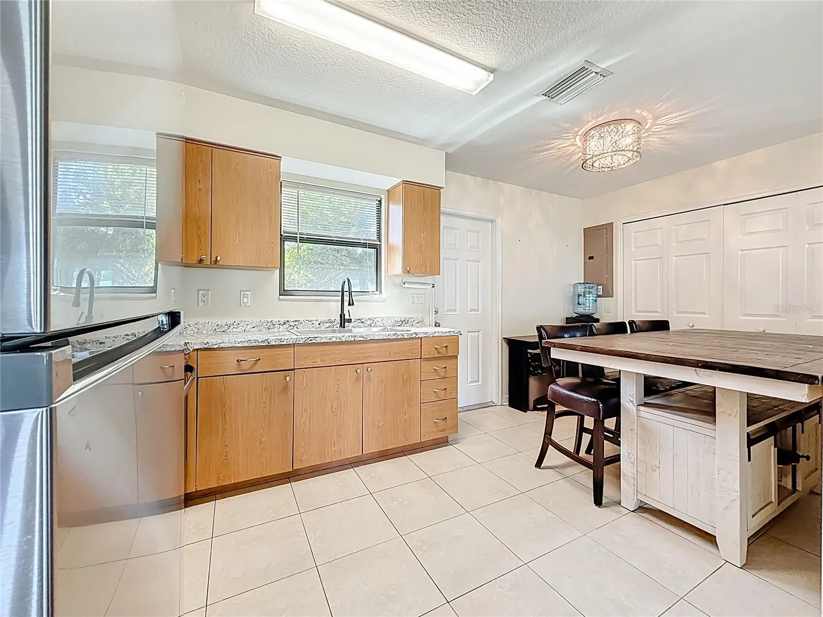 2372 18TH AVE SW