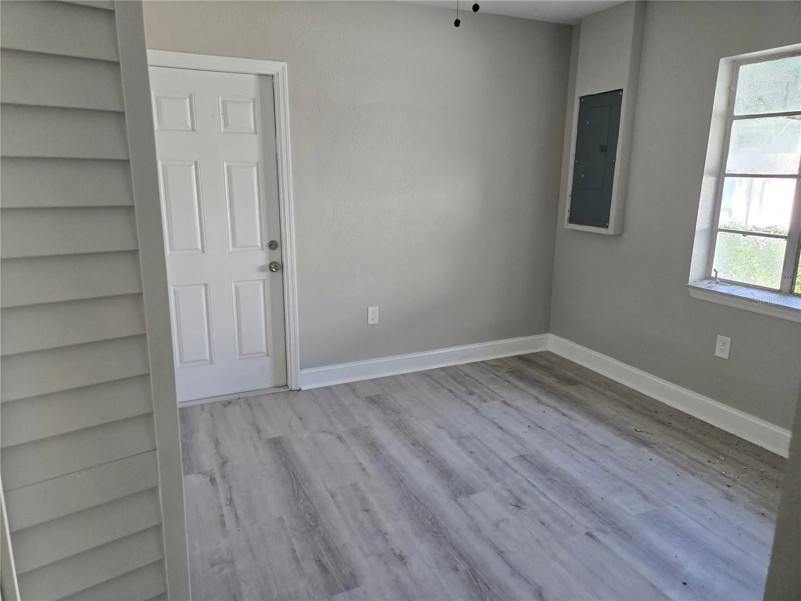 804 W LINEBAUGH AVE
