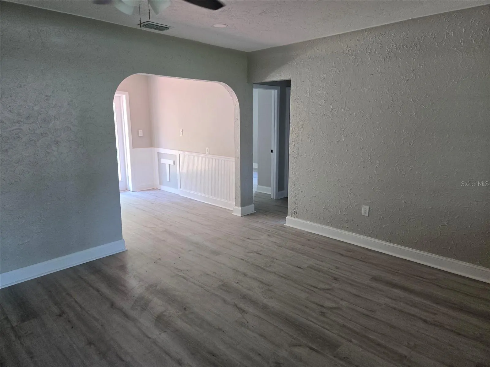 804 W LINEBAUGH AVE