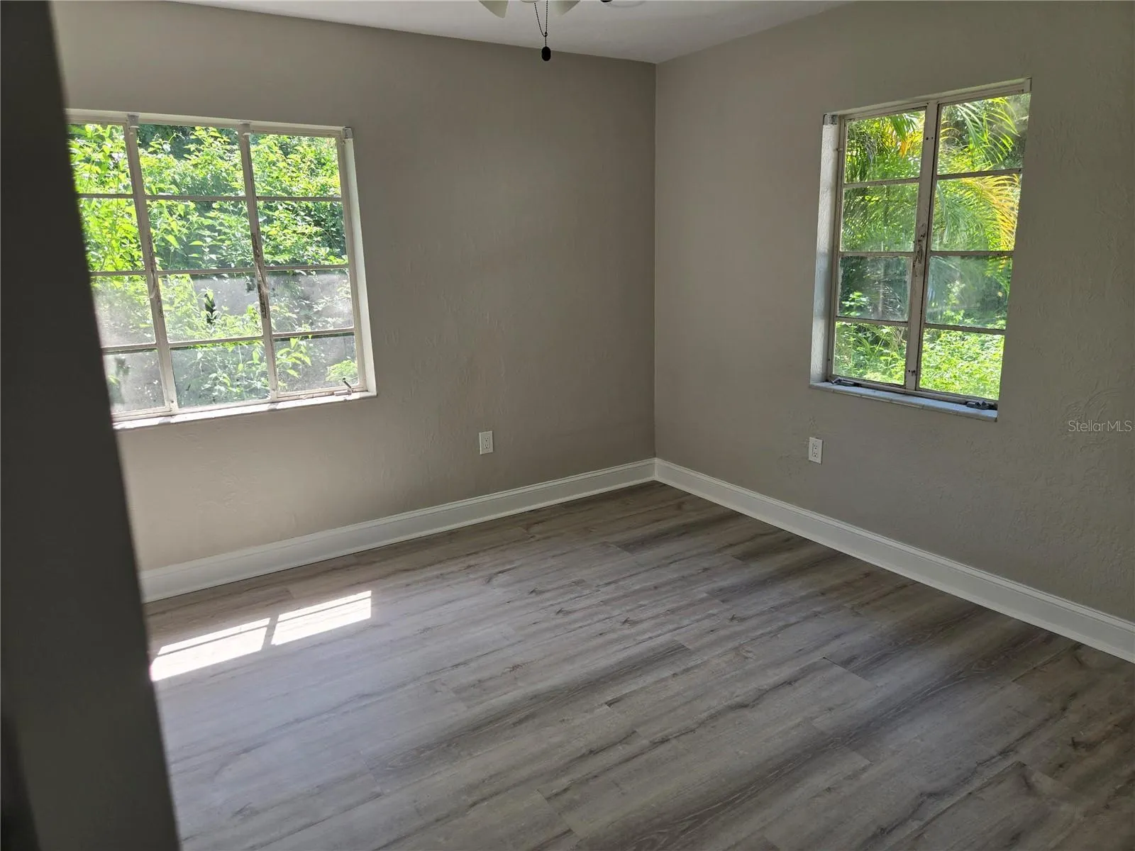 804 W LINEBAUGH AVE