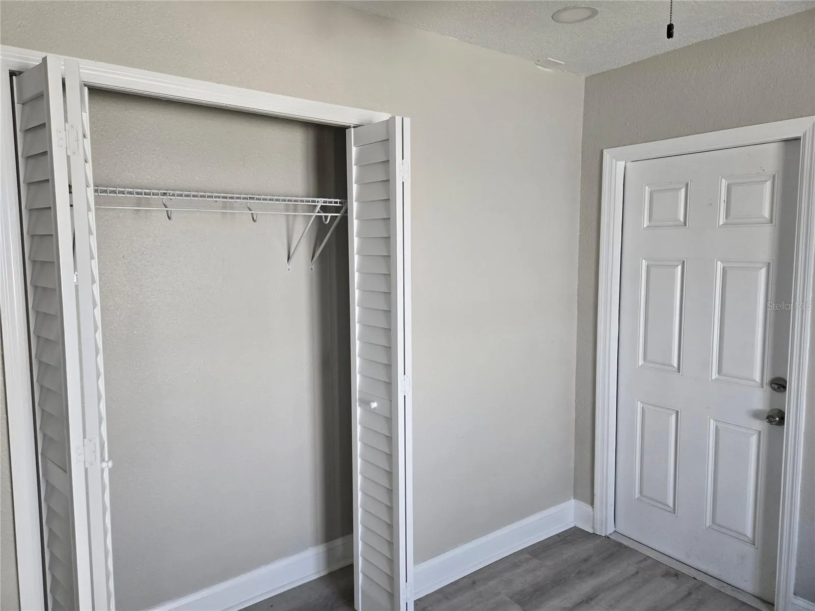 804 W LINEBAUGH AVE