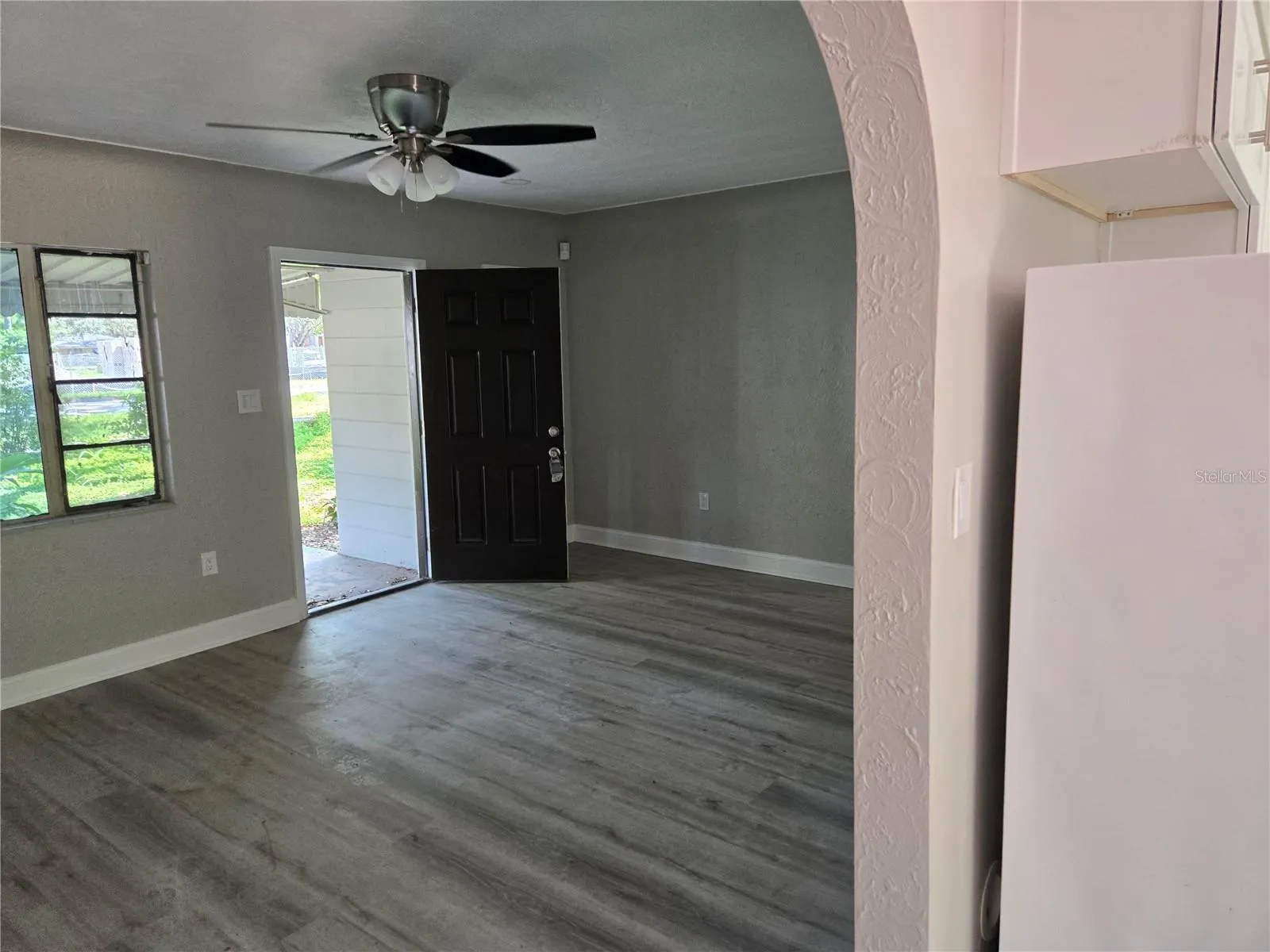 804 W LINEBAUGH AVE