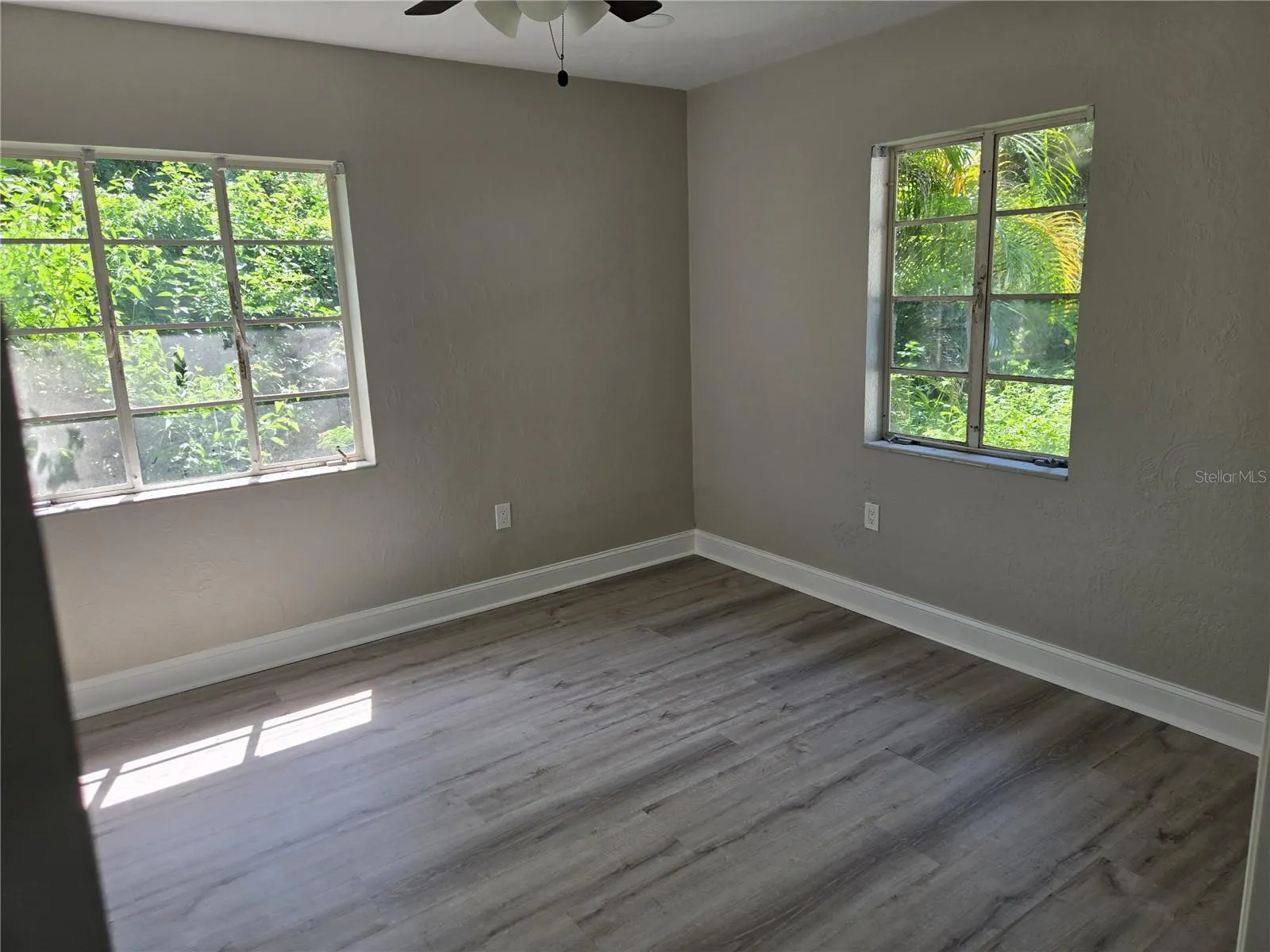 804 W LINEBAUGH AVE
