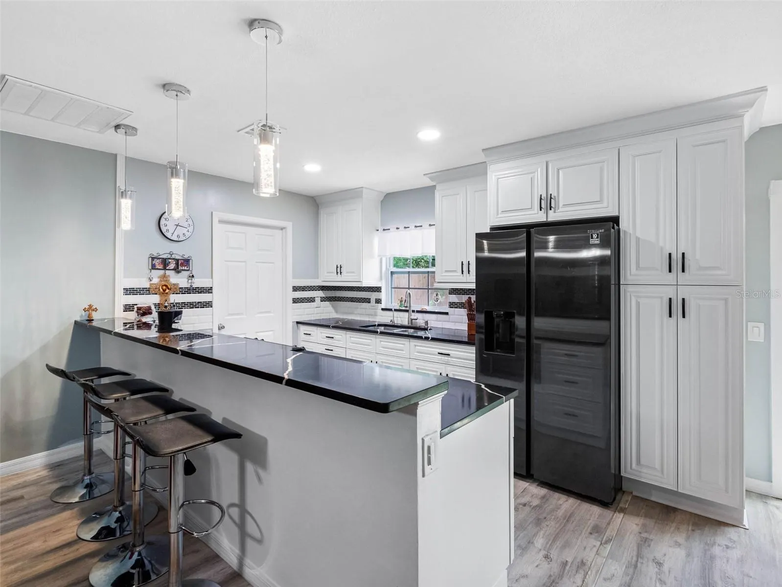 6416 SANTA MONICA DR