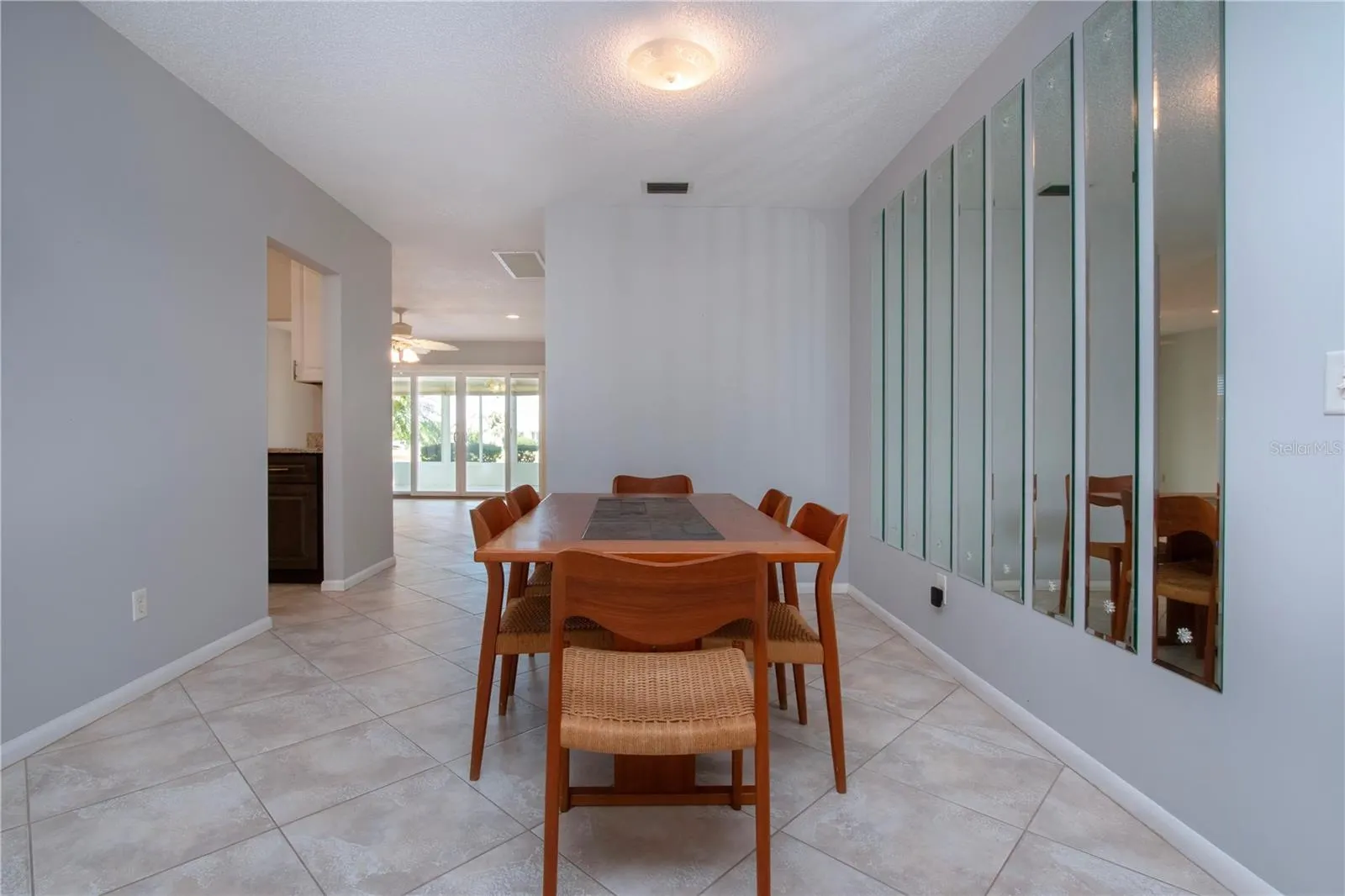 377 CLUB MANOR DR