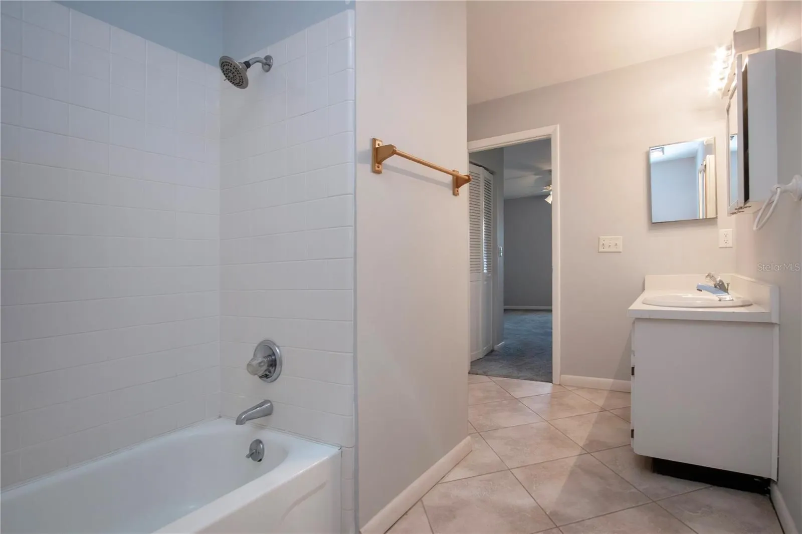 377 CLUB MANOR DR